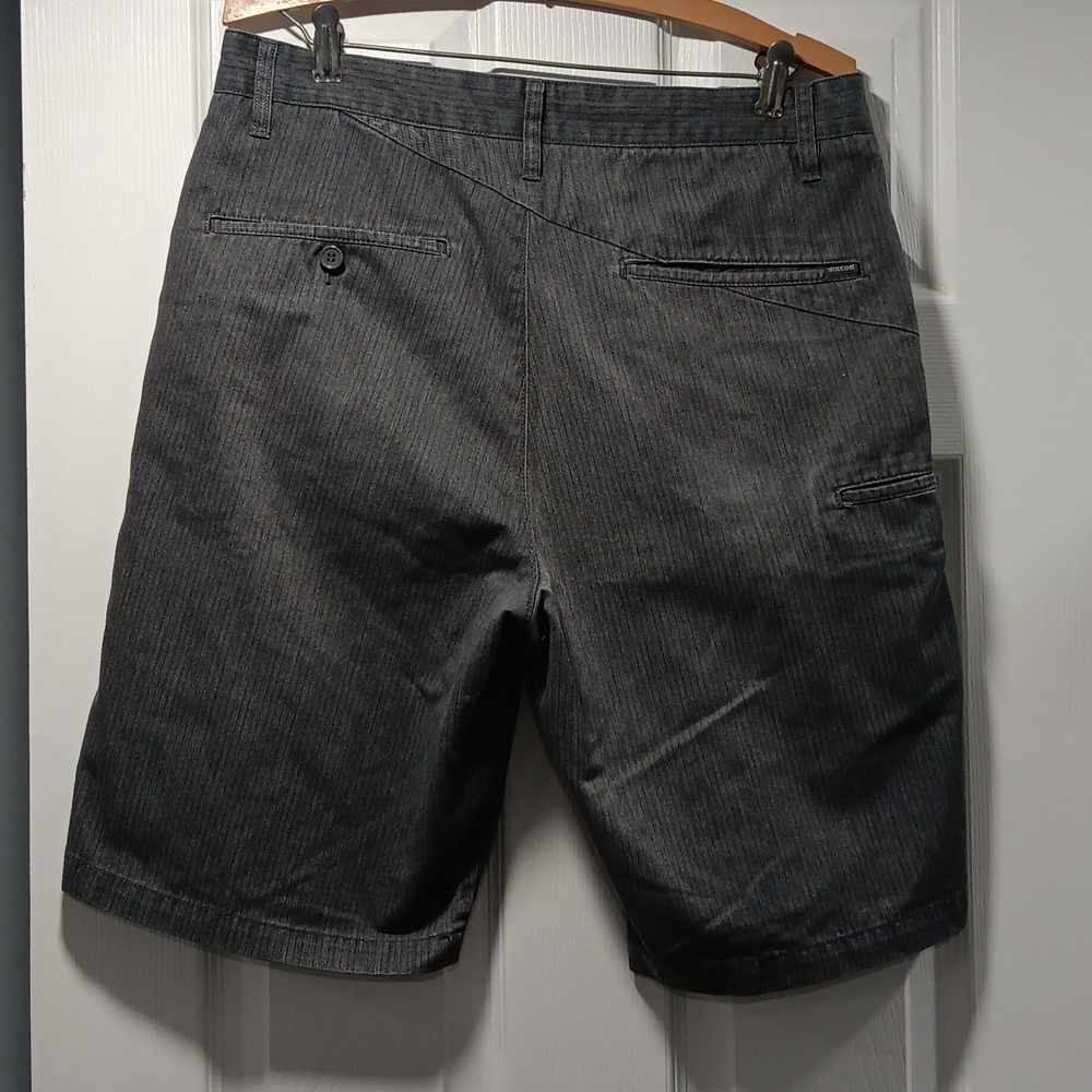 Volcom Shorts - Picture 2 of 3